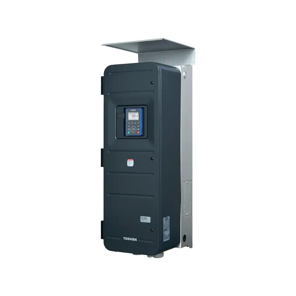 Toshiba VF-AS3 Frequenzumrichter IP55, stellvertretend für die Modelle VFAS3-4370PCE, VFAS3-4300PCE und VFAS3-4220PCE, Breite 290/320 mm, Höhe 910/1015 mm, Tiefe 340 mm, Gewicht ca. 50 kg, Leistung 22 kW/46,3 A bis 45 kW/88 A.
