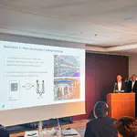 Das Foto zeigt die Präsentation von Rolf Höpfner (ESCO) beim TOSHIBA Distributor Meeting